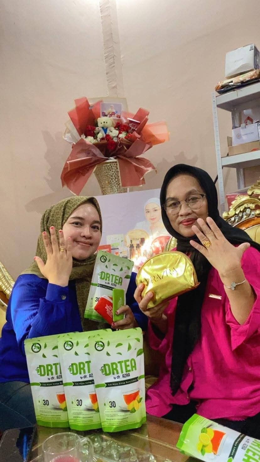 Kebersamaan Atri Febrina bersama produk DRAZRA